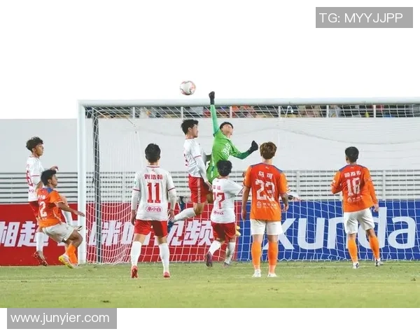 今晚精彩足球对决即将上演球迷们齐聚一堂共襄盛举 今晚精彩足球对决即将上演球迷们齐聚一堂共襄盛举